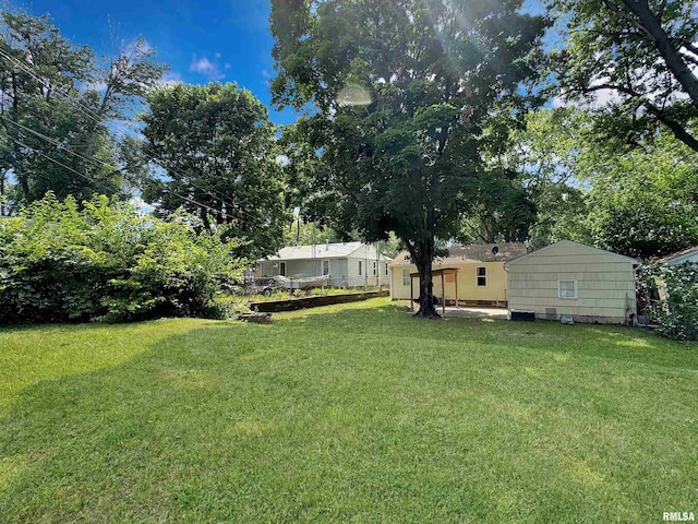 1506 S Capitol St, Pekin, IL 61554 - view of grassy yard