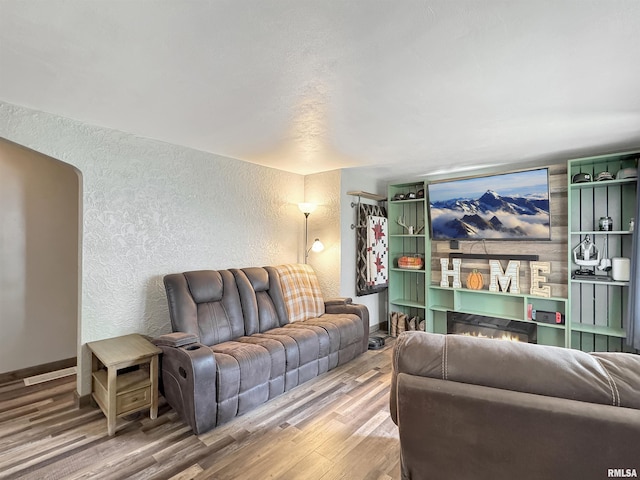 1506 S Capitol St, Pekin, IL 61554 - living area featuring a textured wall and wood finished floors