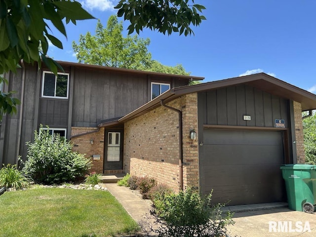 15 Cedar Dr, Macomb, IL 61455 - view of front of house featuring a garage, brick siding, and a front yard
