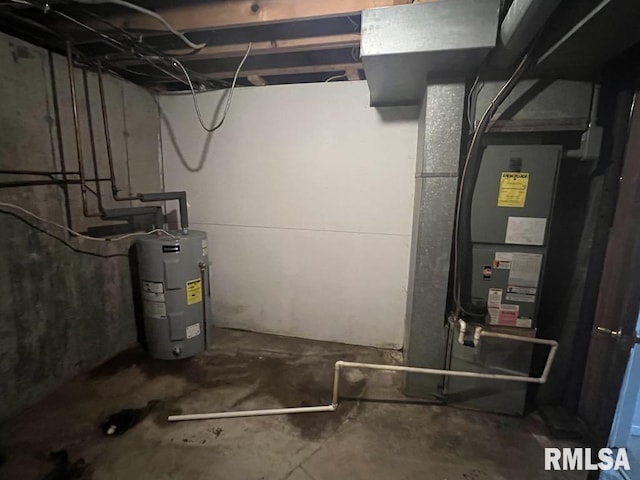 15 Cedar Dr, Macomb, IL 61455 - unfinished below grade area featuring electric water heater