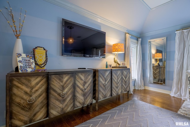 512 Hidden Ln, Peoria, IL 61614 - detailed view of wood finished floors and crown molding