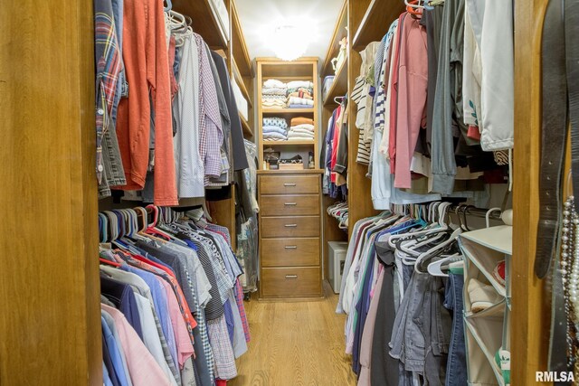 512 Hidden Ln, Peoria, IL 61614 - spacious closet with wood finished floors