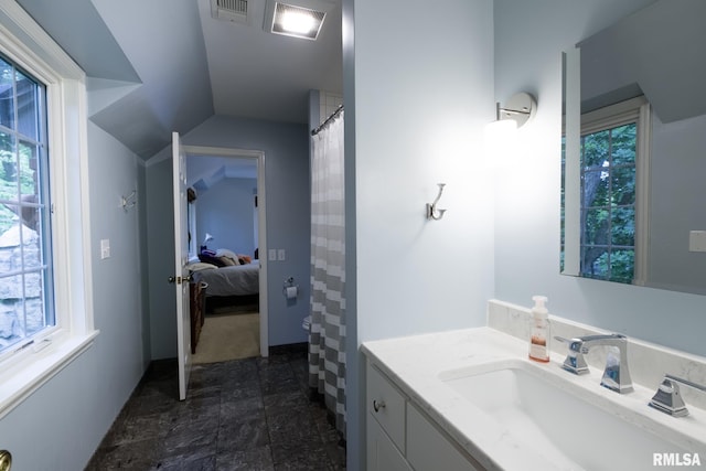 512 Hidden Ln, Peoria, IL 61614 - ensuite bathroom featuring vanity, vaulted ceiling, stone finish flooring, and curtained shower