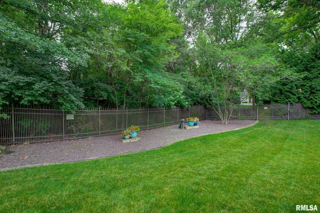 512 Hidden Ln, Peoria, IL 61614 - view of yard with a playground