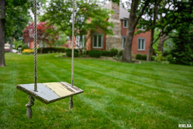 512 Hidden Ln, Peoria, IL 61614 - view of green lawn