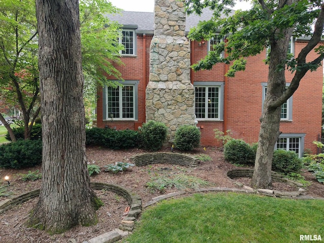 512 Hidden Ln, Peoria, IL 61614 - view of side of home with brick siding