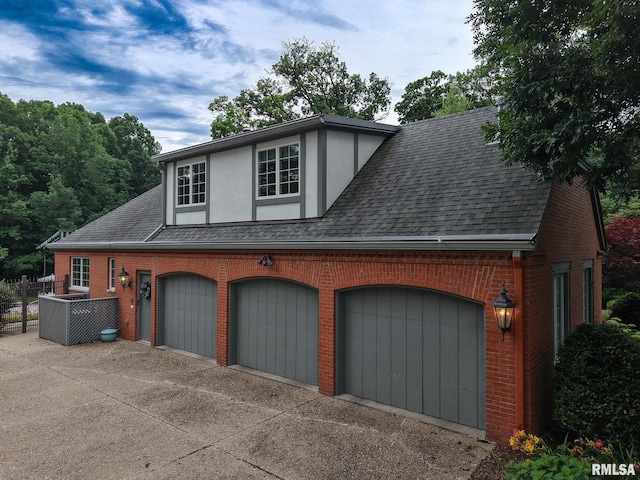 512 Hidden Ln, Peoria, IL 61614 - view of garage