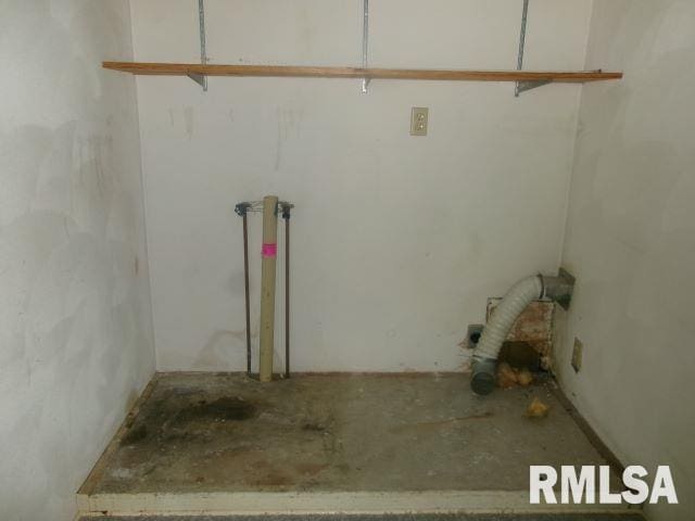 102 N Park Ave, Manito, IL 61546 - view of laundry area