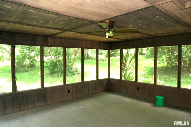 29724 Allentown Rd, Mackinaw, IL 61755 - unfurnished sunroom featuring a ceiling fan