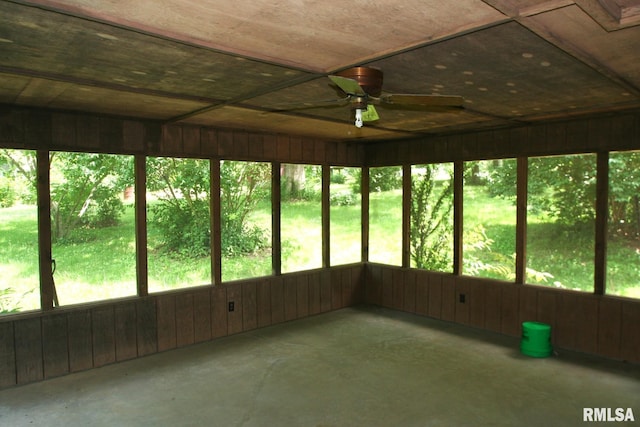 29724 Allentown Rd, Mackinaw, IL 61755 - unfurnished sunroom featuring a ceiling fan
