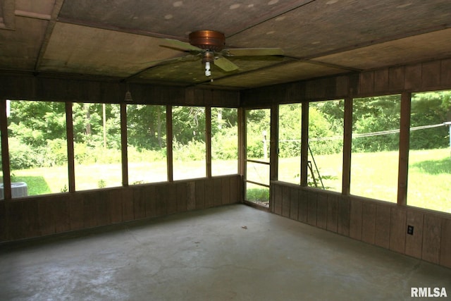 29724 Allentown Rd, Mackinaw, IL 61755 - unfurnished sunroom featuring ceiling fan and unfinished concrete floors