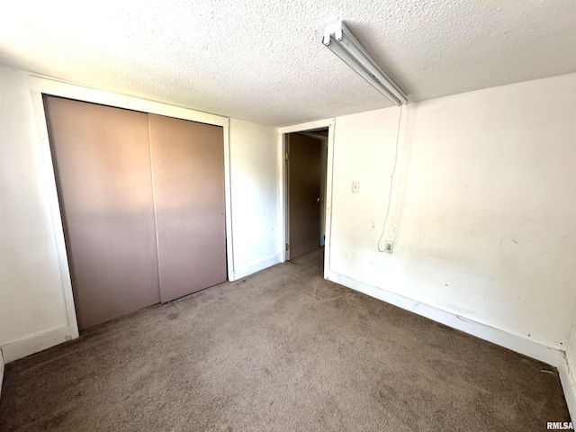 1406 6th St, Pekin, IL 61554 - unfurnished bedroom featuring a textured ceiling, carpet flooring, and a closet