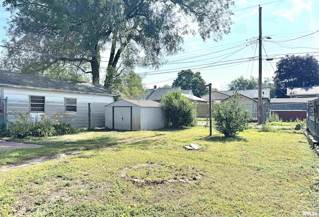 1406 6th St, Pekin, IL 61554 - view of yard featuring a storage unit