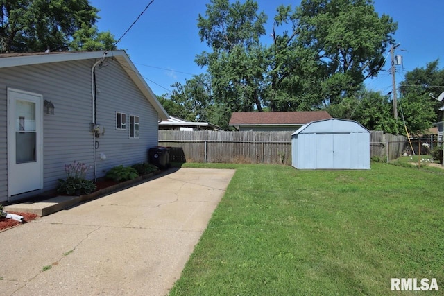 1409 Alton St, Pekin, IL 61554 - fenced backyard with a shed and a patio