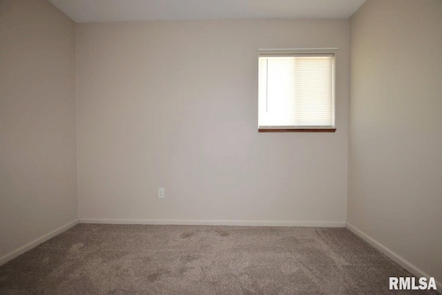 1409 Alton St, Pekin, IL 61554 - spare room with carpet flooring