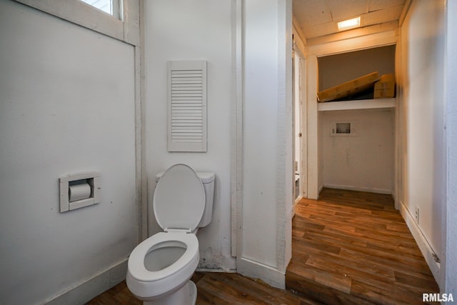 1107 E Frye Ave, Peoria, IL 61603 - bathroom featuring wood finished floors and toilet