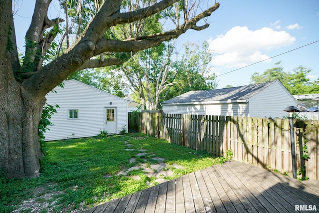 1107 E Frye Ave, Peoria, IL 61603 - wooden deck featuring a fenced backyard