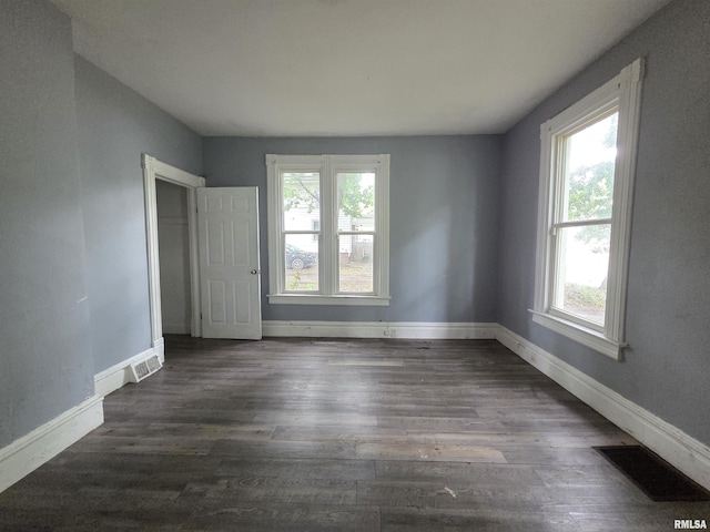 2011 N Bigelow St, Peoria, IL 61604 - unfurnished room featuring dark wood-style floors and baseboards