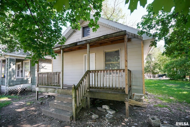 2320 W Krause Ave, Peoria, IL 61605 - view of front facade featuring a porch
