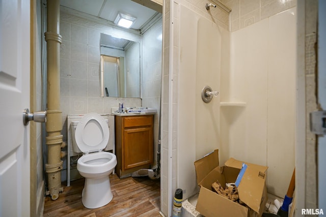 2320 W Krause Ave, Peoria, IL 61605 - full bathroom with tile walls, wood finished floors, and vanity