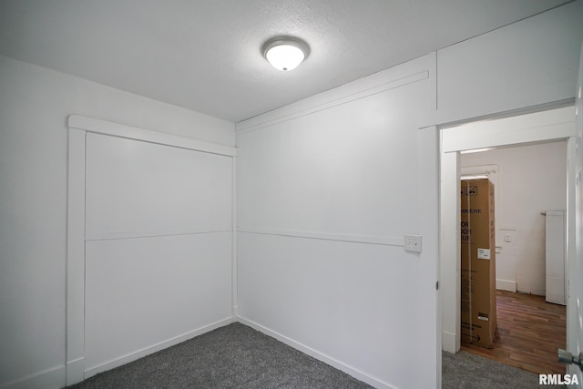 2320 W Krause Ave, Peoria, IL 61605 - carpeted spare room featuring a textured ceiling