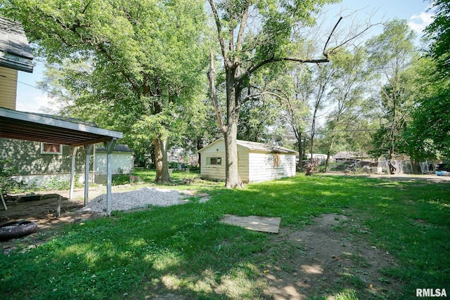2320 W Krause Ave, Peoria, IL 61605 - view of green lawn with an outdoor structure