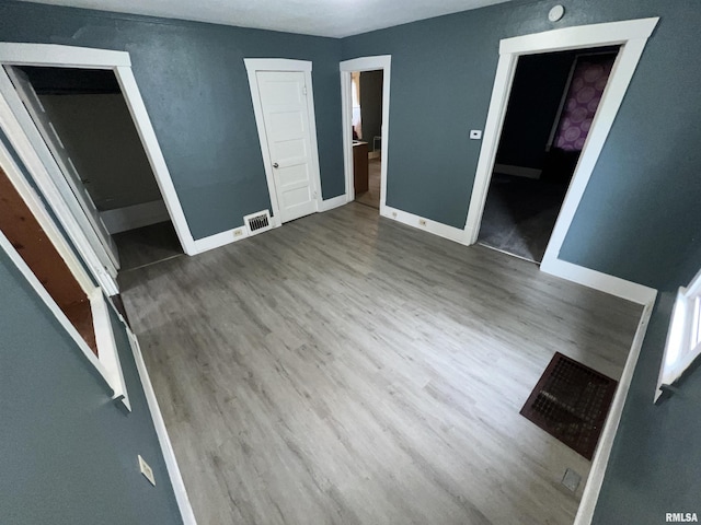 909 W Mcclure Ave, Peoria, IL 61604 - unfurnished bedroom with wood finished floors and ensuite bathroom