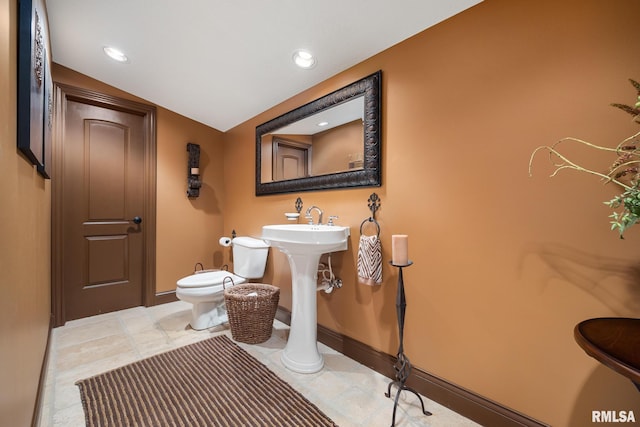2204 W Pinnacle Dr, Dunlap, IL 61525 - half bathroom featuring recessed lighting