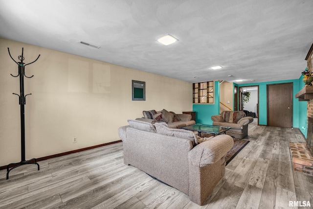 2816 N Kingston Dr, Peoria, IL 61604 - living area featuring wood finished floors and baseboards