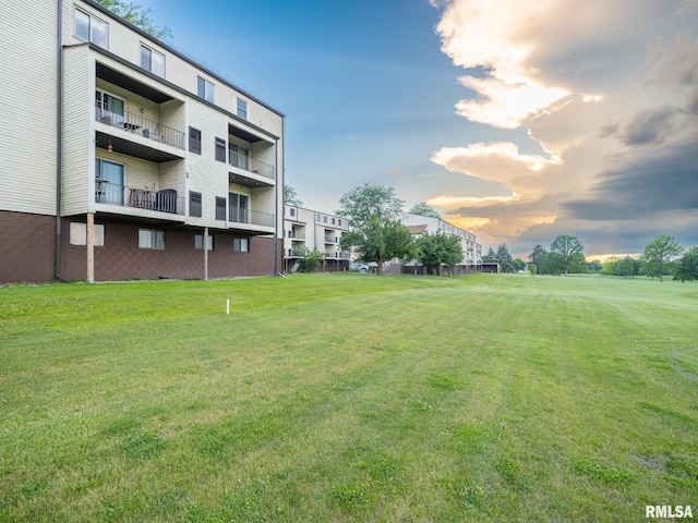 3119 W Willow Knolls Rd Unit 37B, Peoria, IL 61614 - view of green lawn