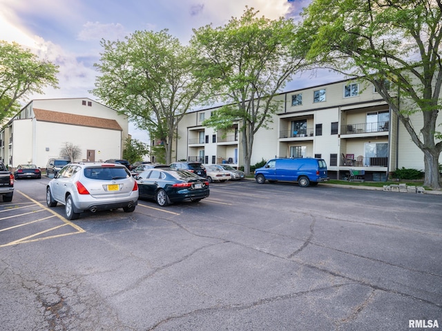 3119 W Willow Knolls Rd Unit 37B, Peoria, IL 61614 - view of uncovered parking lot