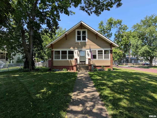 1101 S 4th St, Pekin, IL 61554 - view of bungalow-style home