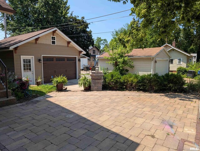 1101 S 4th St, Pekin, IL 61554 - view of detached garage