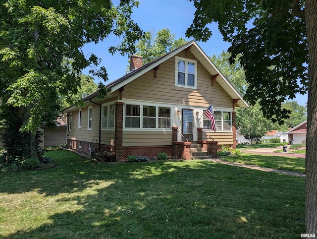 1101 S 4th St, Pekin, IL 61554 - bungalow-style house with a chimney and a front lawn