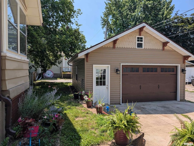 1101 S 4th St, Pekin, IL 61554 - view of detached garage