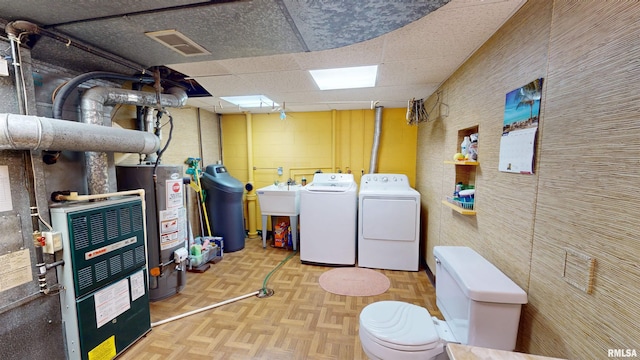 1729 W Willow Wood Dr, Peoria, IL 61614 - laundry room featuring washing machine and clothes dryer and water heater