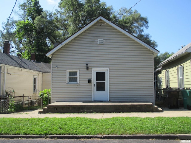 1810 W Latrobe St, Peoria, IL 61605 - rear view of property featuring a patio