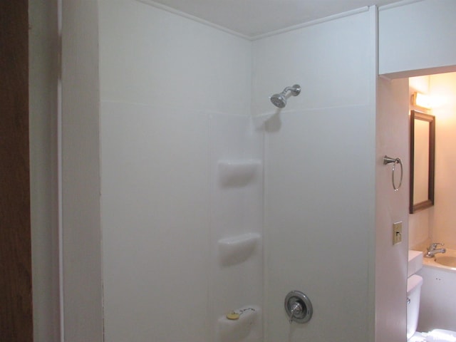 1810 W Latrobe St, Peoria, IL 61605 - full bathroom with a shower and a sink