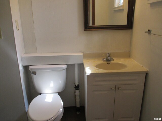 1810 W Latrobe St, Peoria, IL 61605 - bathroom with vanity and toilet