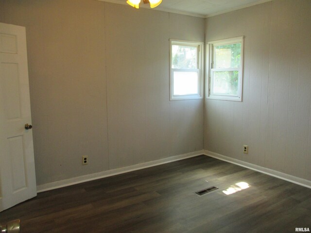 1810 W Latrobe St, Peoria, IL 61605 - empty room featuring dark wood-style flooring and baseboards