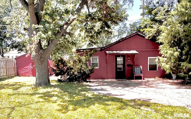 1305 S 8th St, Pekin, IL 61554 - view of front facade