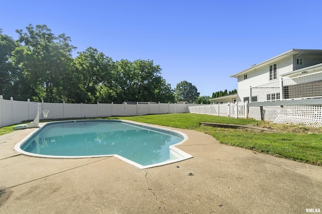 276 E Far Hills Dr, East Peoria, IL 61611 - view of pool featuring a patio area and a fenced backyard