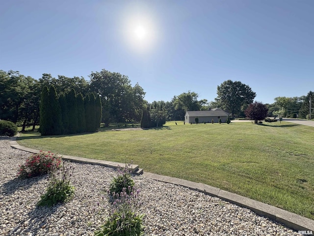 276 E Far Hills Dr, East Peoria, IL 61611 - view of green lawn