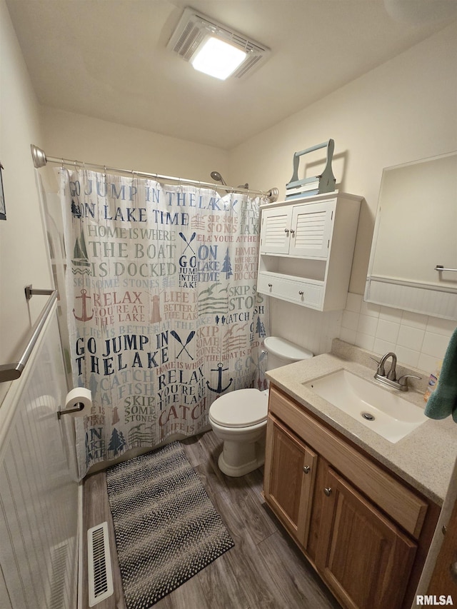1515 Lakeview Rd N, Dahinda, IL 61428 - bathroom featuring vanity, wood finished floors, a shower with curtain, and backsplash