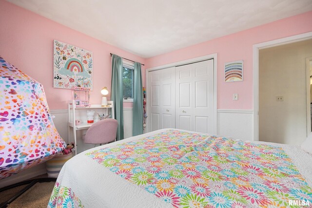 114 Julian Ave, East Peoria, IL 61611 - bedroom featuring a closet and wainscoting