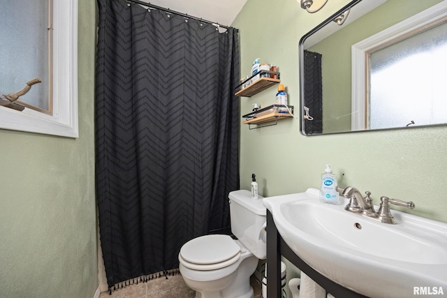 114 Julian Ave, East Peoria, IL 61611 - bathroom with a shower with shower curtain and tile patterned floors