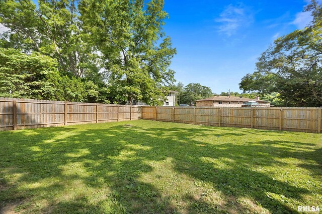 114 Julian Ave, East Peoria, IL 61611 - view of fenced backyard
