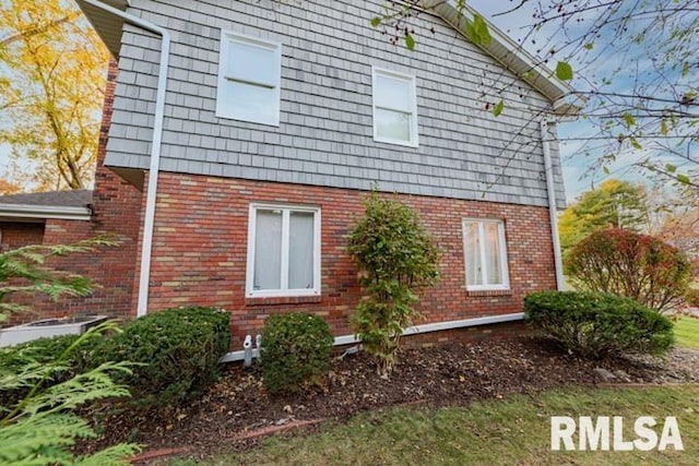 210 W Wolf Rd, Peoria, IL 61614 - view of property exterior with brick siding