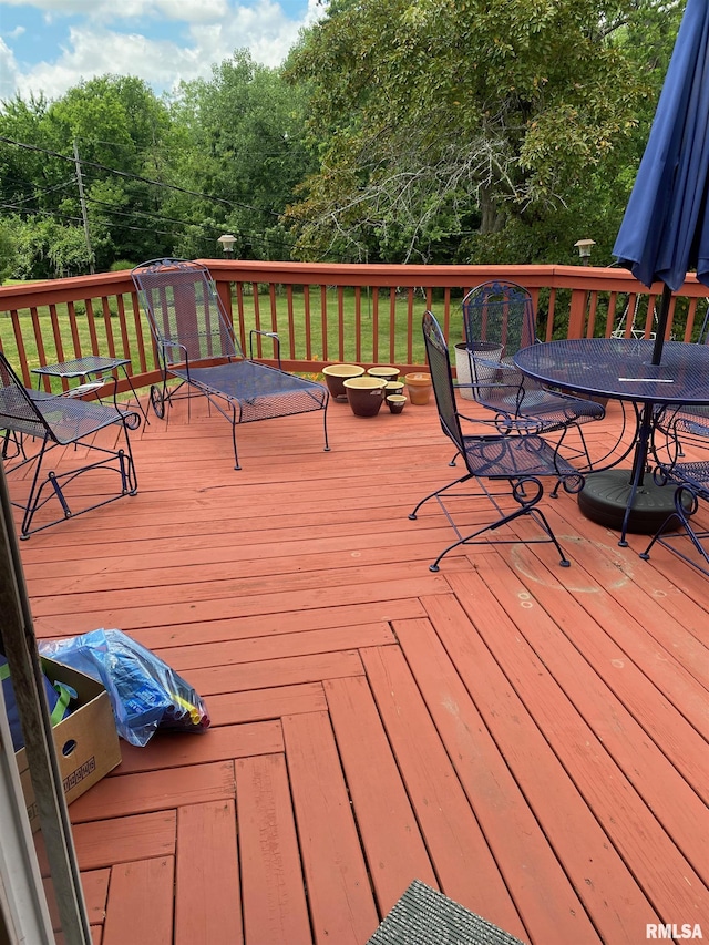 1517 W Teton Dr, Peoria, IL 61614 - wooden terrace with outdoor dining space