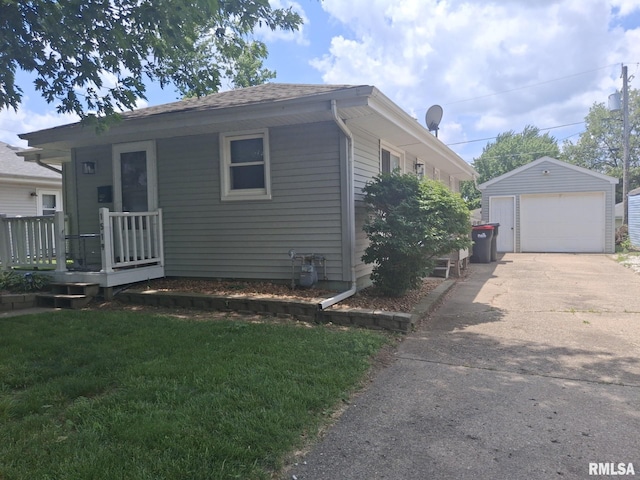 1519 S 3rd St, Pekin, IL 61554 - ranch-style house featuring a detached garage, an outdoor structure, a front yard, and a shingled roof